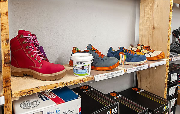 BERUFS- UND SICHERHEITSSCHUHE