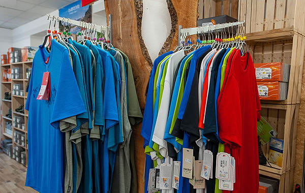 OUTDOOR-, FUNKTIONSBEKLEIDUNG